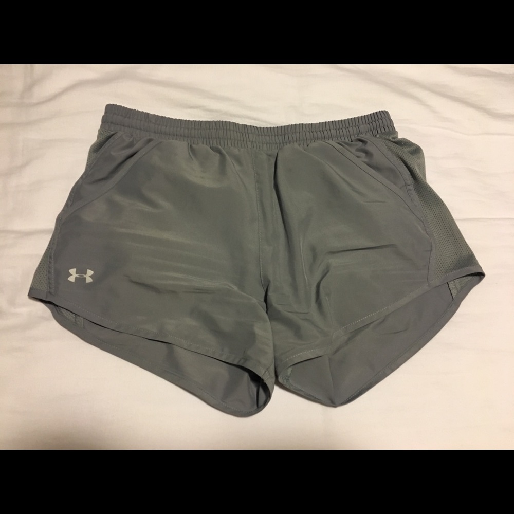 UNDER ARMOUR Athletic Shorts with POCKETS